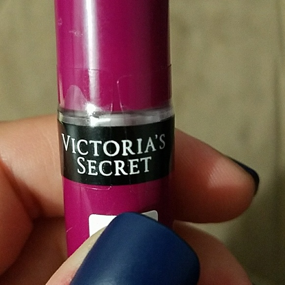 Victoria's Secret Lip Lawyer Gloss in Runway Pink - Picture 5 of 5
